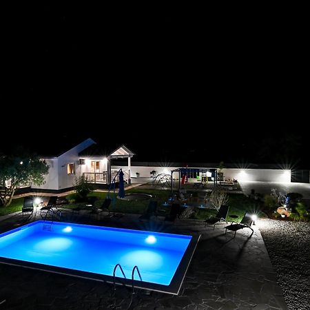 Holiday Home Aprilis With Pool, Jacuzzi And Sauna Galovac  Bagian luar foto