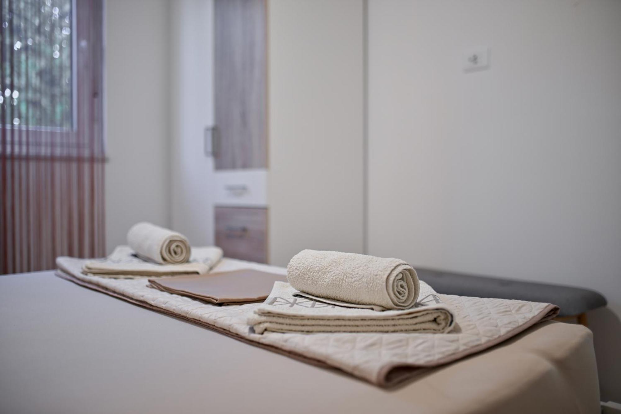 Holiday Home Aprilis With Pool, Jacuzzi And Sauna Galovac  Bagian luar foto