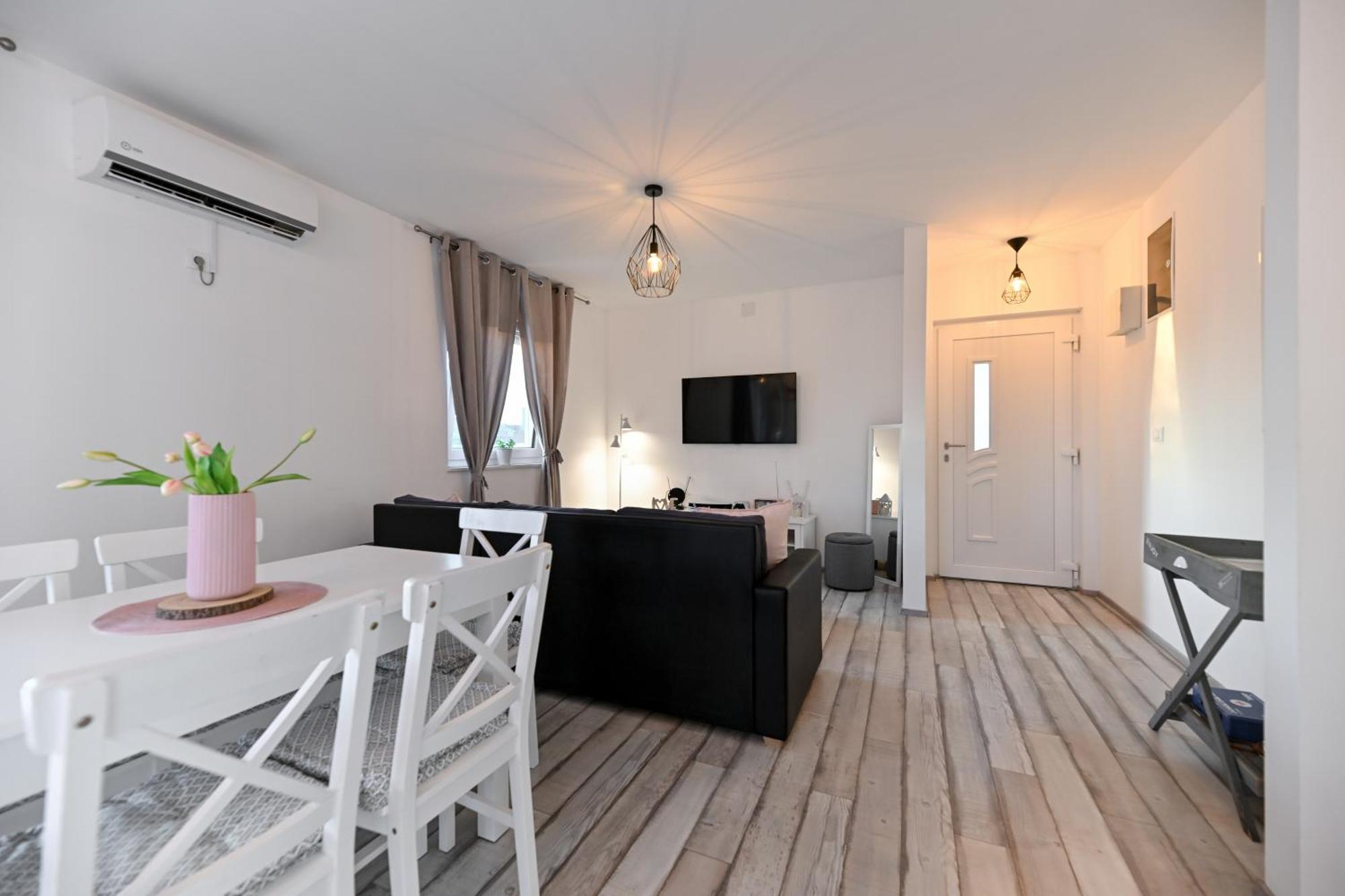 Holiday Home Aprilis With Pool, Jacuzzi And Sauna Galovac  Bagian luar foto