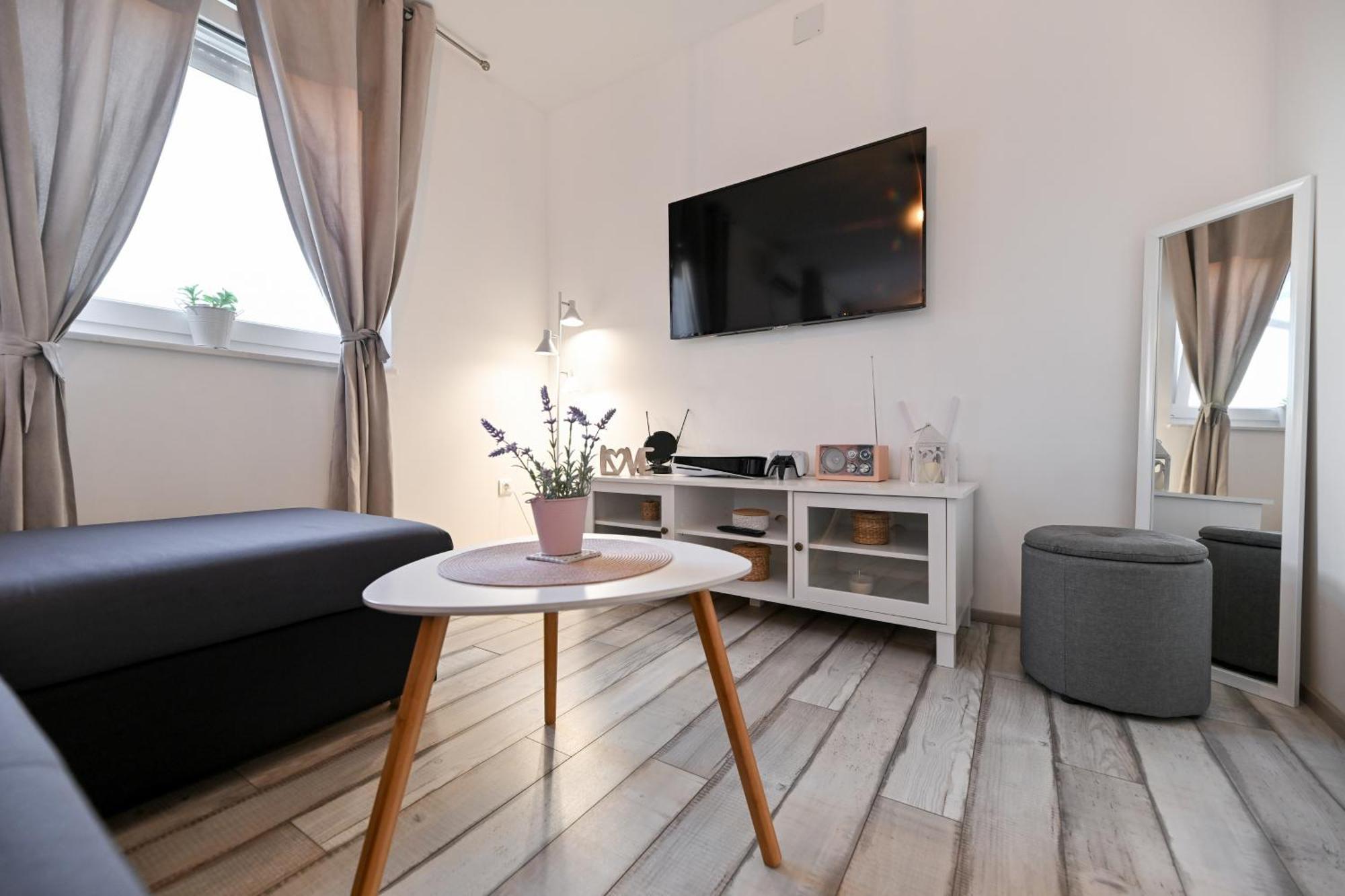 Holiday Home Aprilis With Pool, Jacuzzi And Sauna Galovac  Bagian luar foto