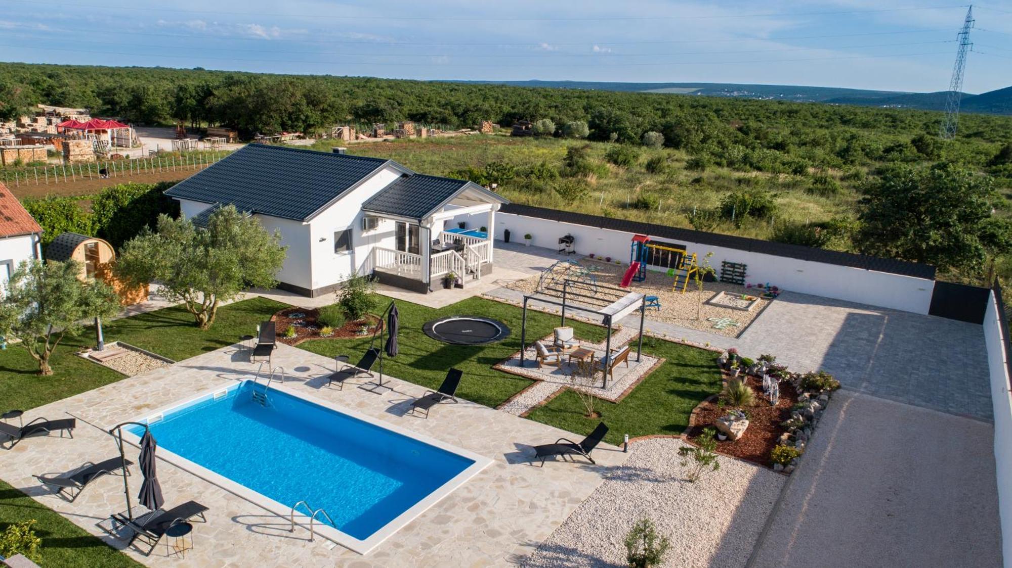 Holiday Home Aprilis With Pool, Jacuzzi And Sauna Galovac  Bagian luar foto