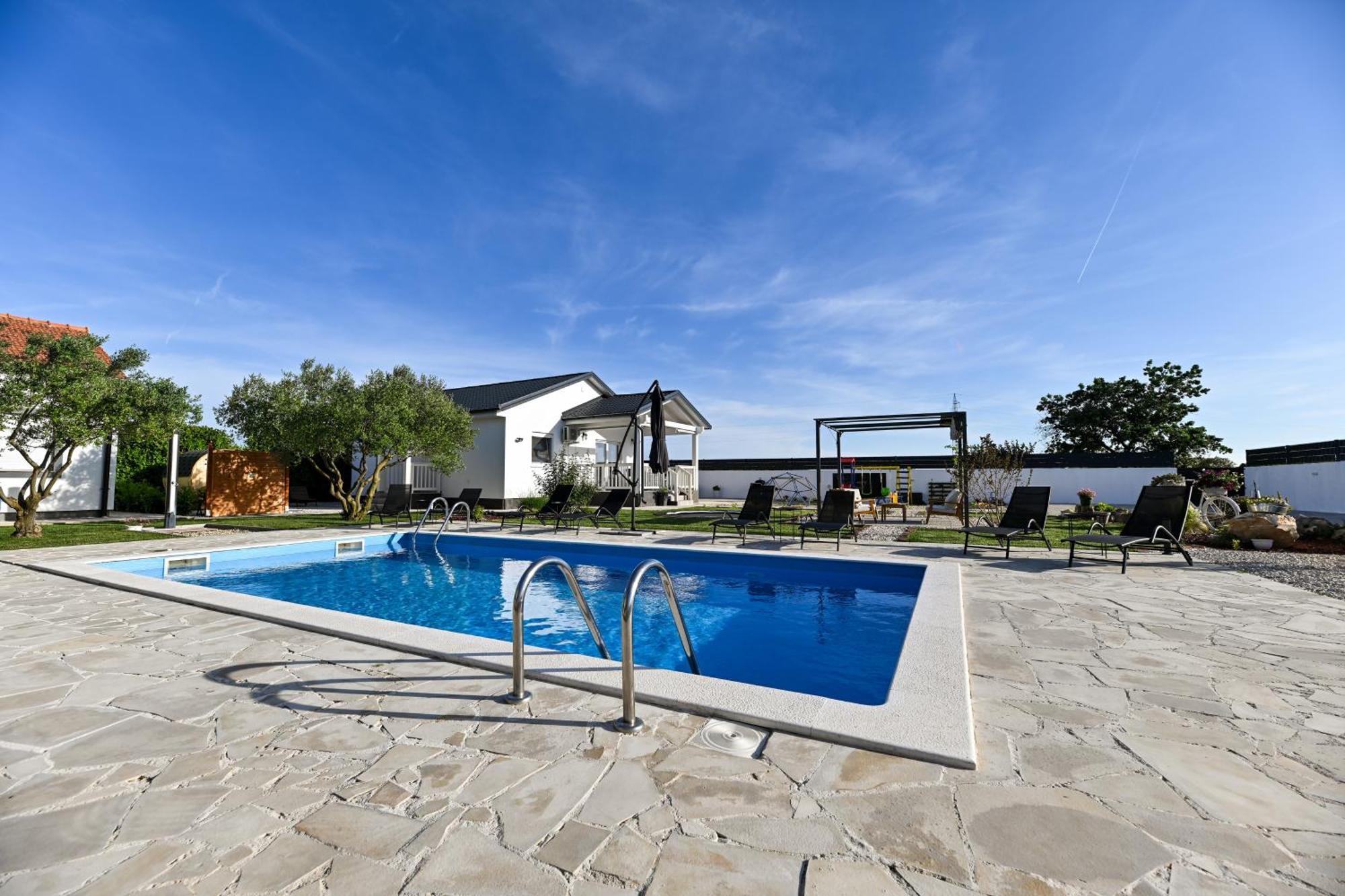 Holiday Home Aprilis With Pool, Jacuzzi And Sauna Galovac  Bagian luar foto