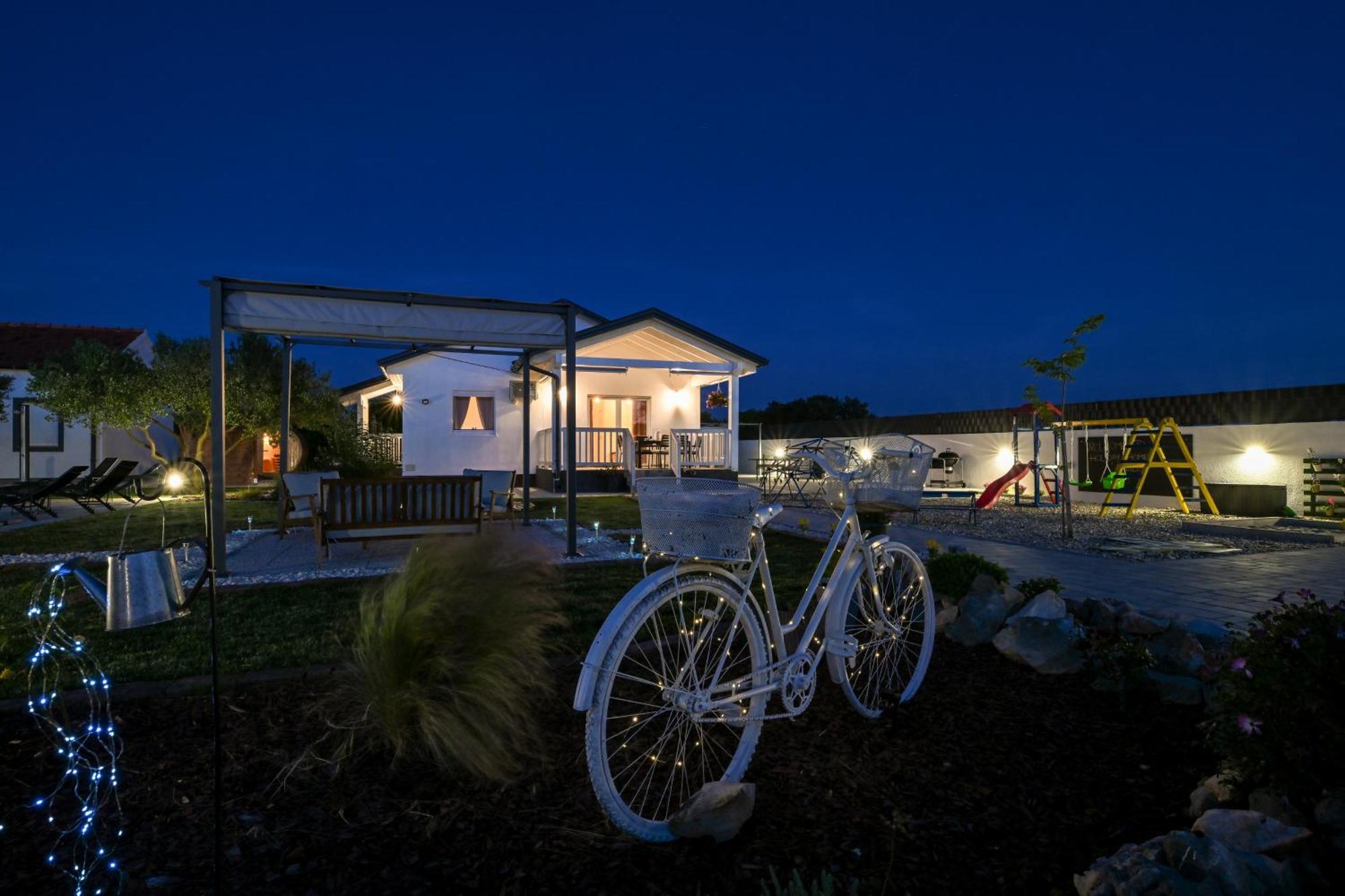 Holiday Home Aprilis With Pool, Jacuzzi And Sauna Galovac  Bagian luar foto