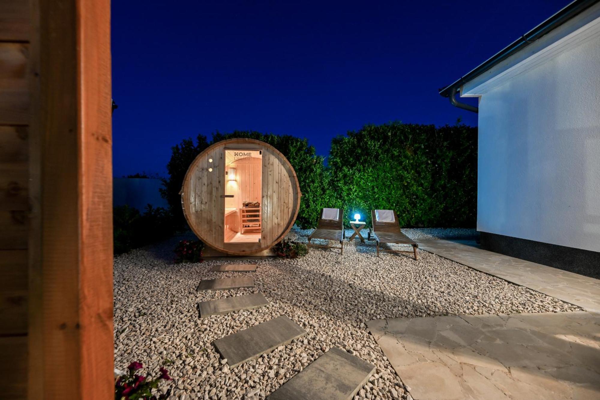 Holiday Home Aprilis With Pool, Jacuzzi And Sauna Galovac  Bagian luar foto
