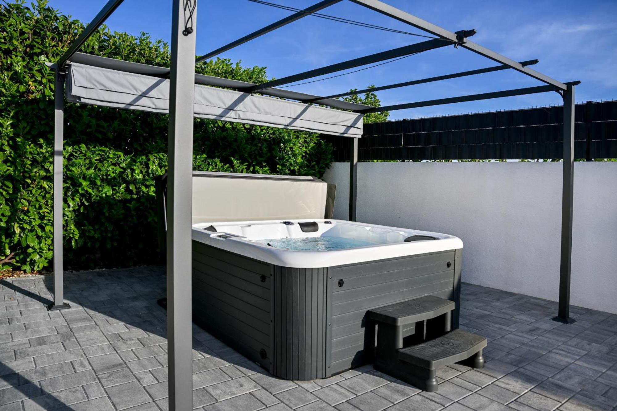 Holiday Home Aprilis With Pool, Jacuzzi And Sauna Galovac  Bagian luar foto