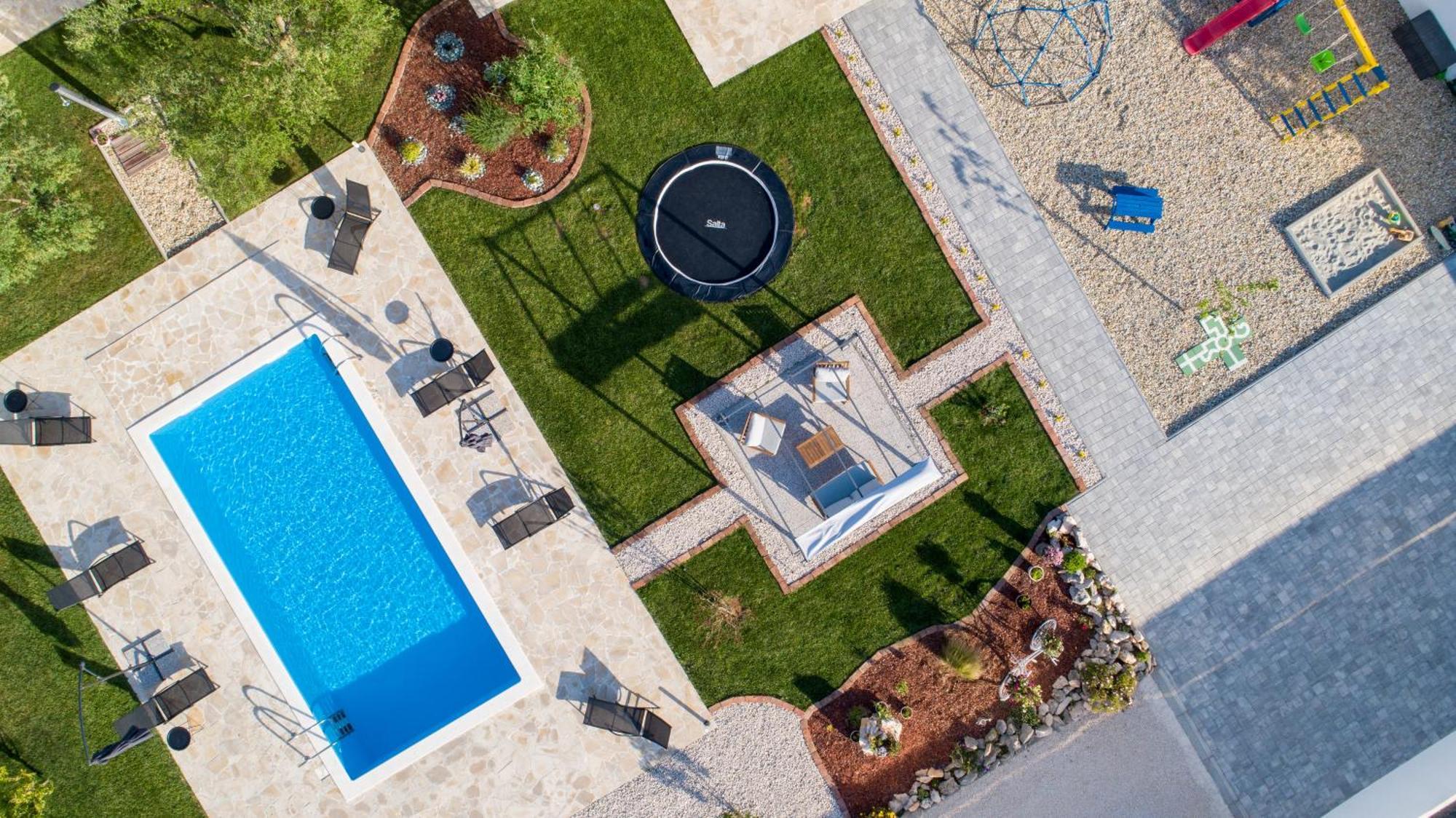 Holiday Home Aprilis With Pool, Jacuzzi And Sauna Galovac  Bagian luar foto