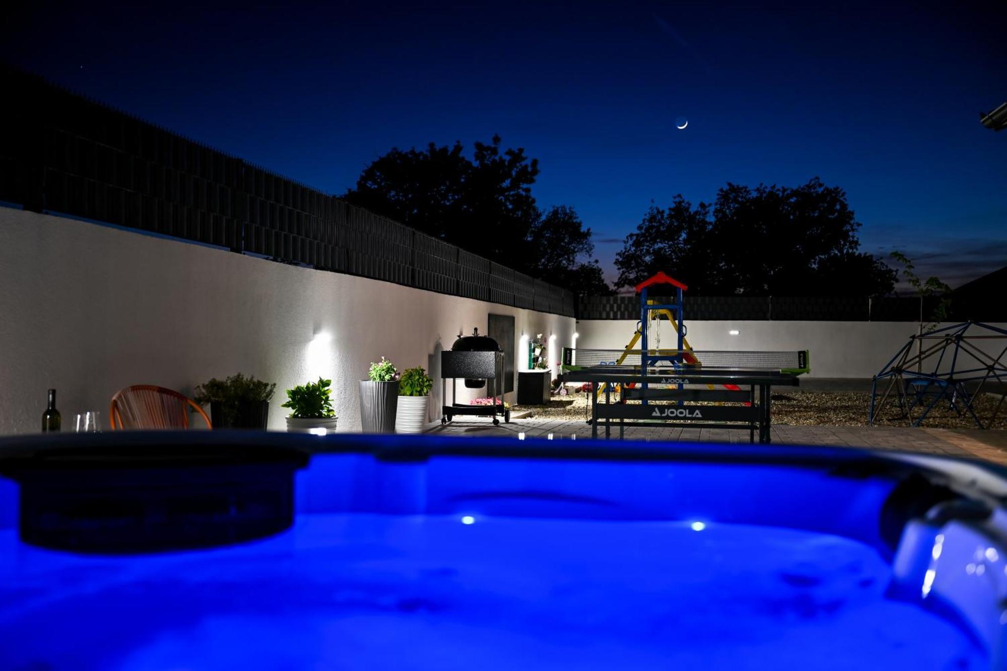 Holiday Home Aprilis With Pool, Jacuzzi And Sauna Galovac  Bagian luar foto