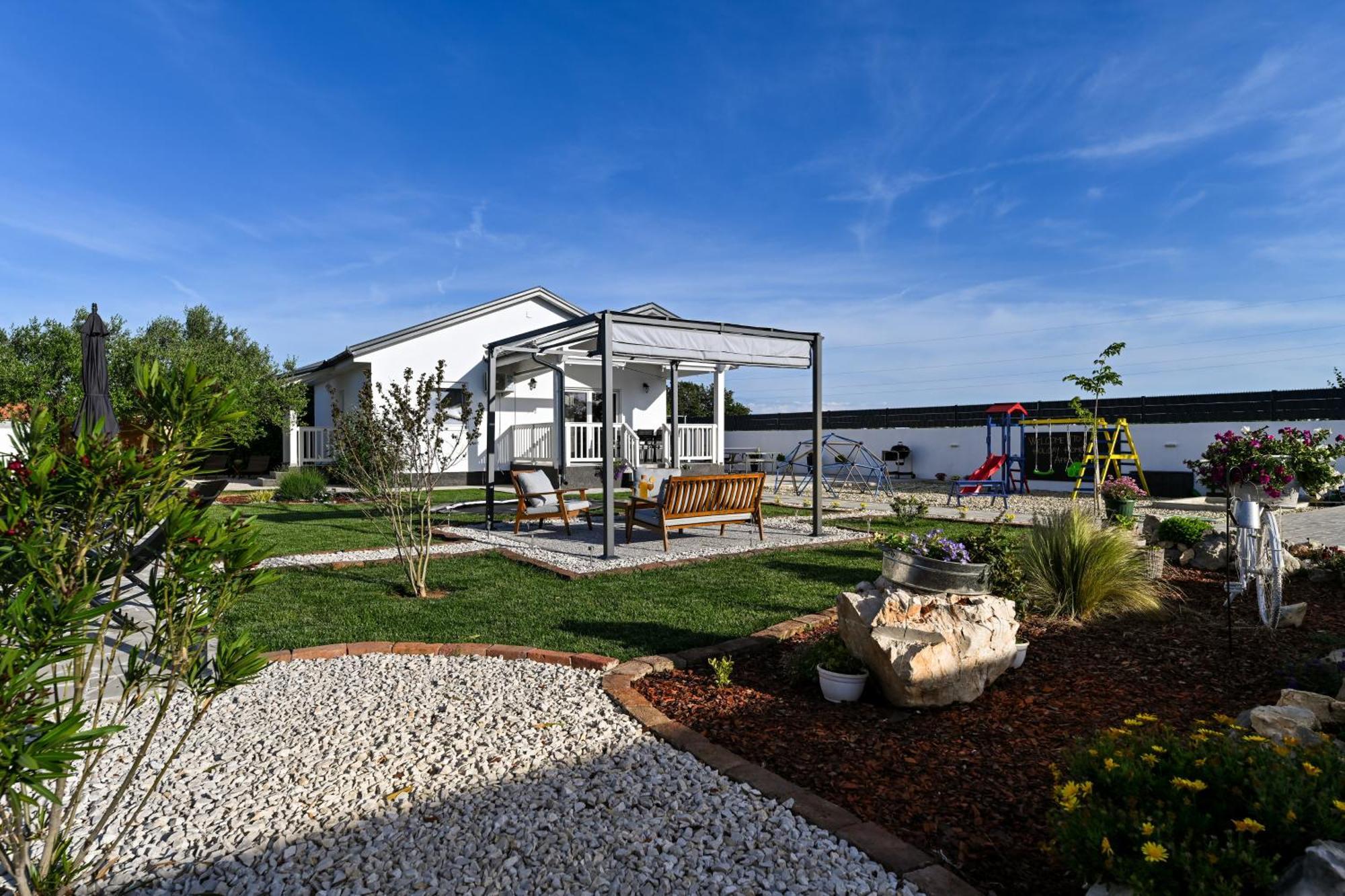 Holiday Home Aprilis With Pool, Jacuzzi And Sauna Galovac  Bagian luar foto