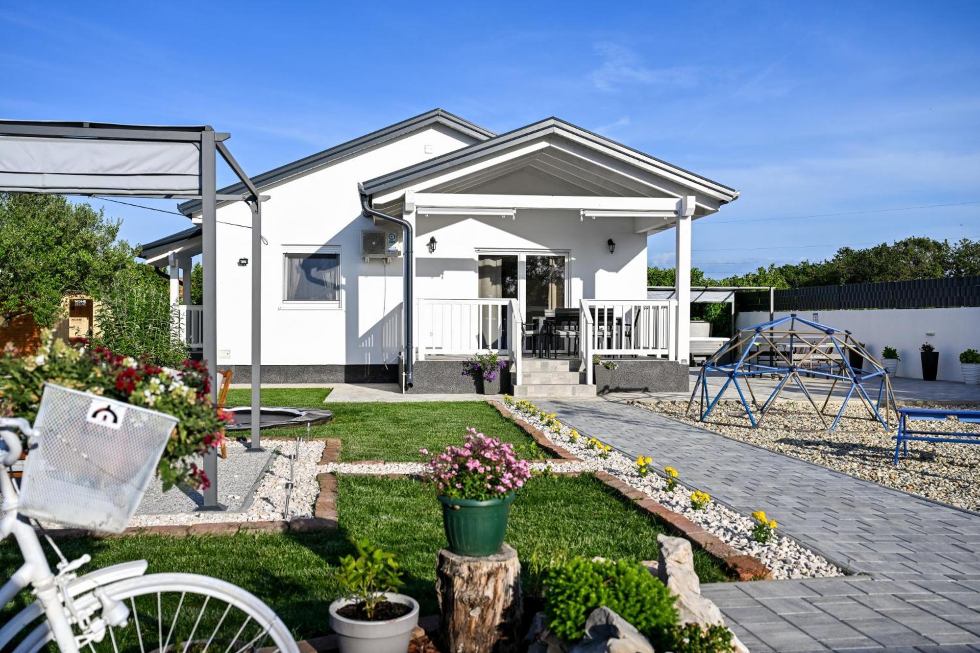 Holiday Home Aprilis With Pool, Jacuzzi And Sauna Galovac  Bagian luar foto