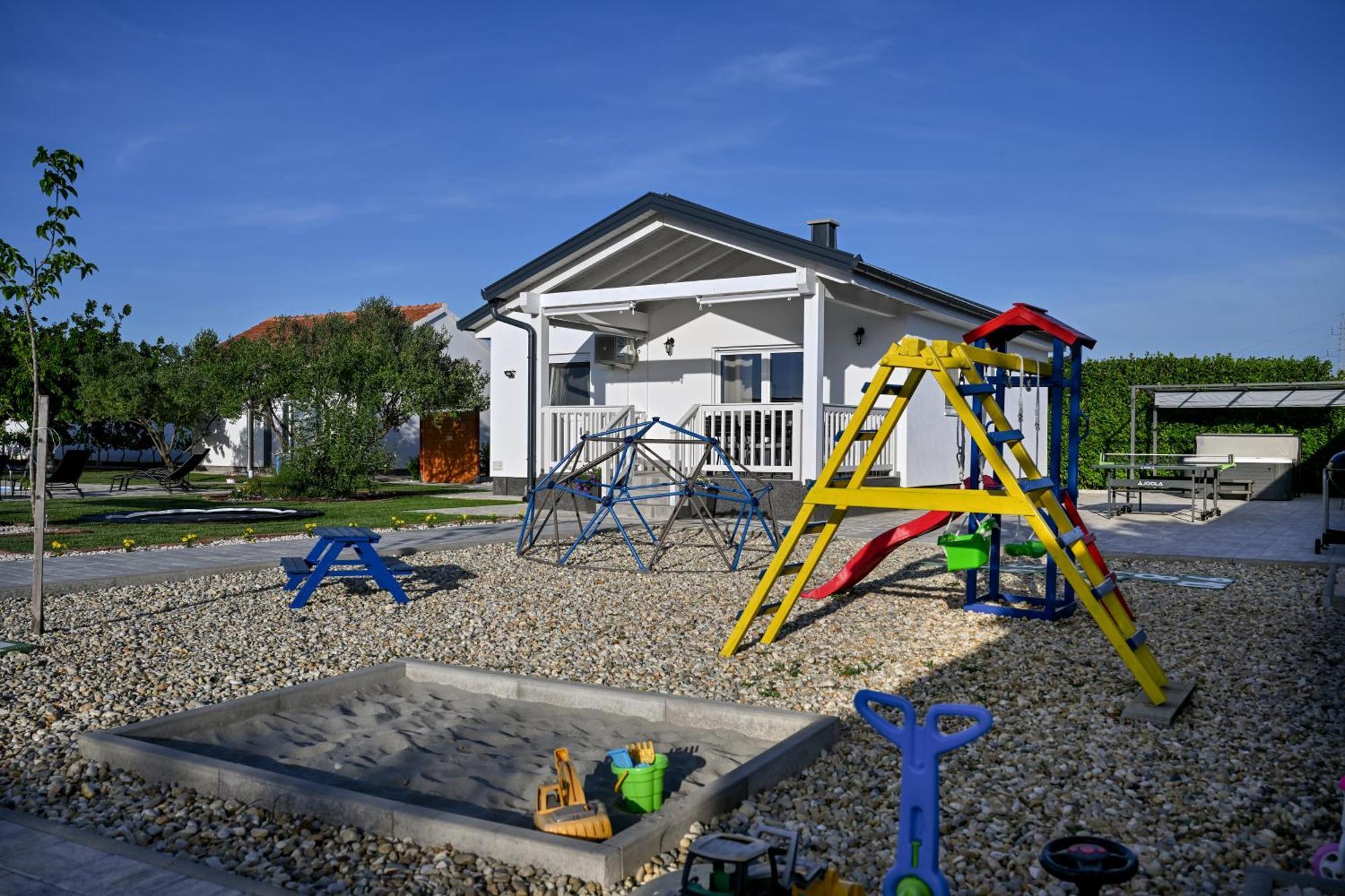 Holiday Home Aprilis With Pool, Jacuzzi And Sauna Galovac  Bagian luar foto